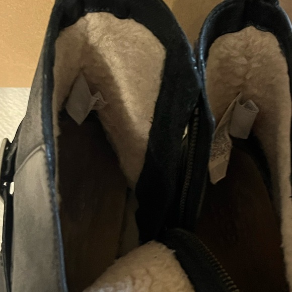 Ugg Camren Black Boots - Picture 9 of 11